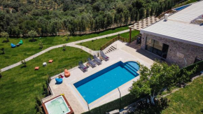 Özel Havuzlu ve Jakuzili Ultra Lüks Villa